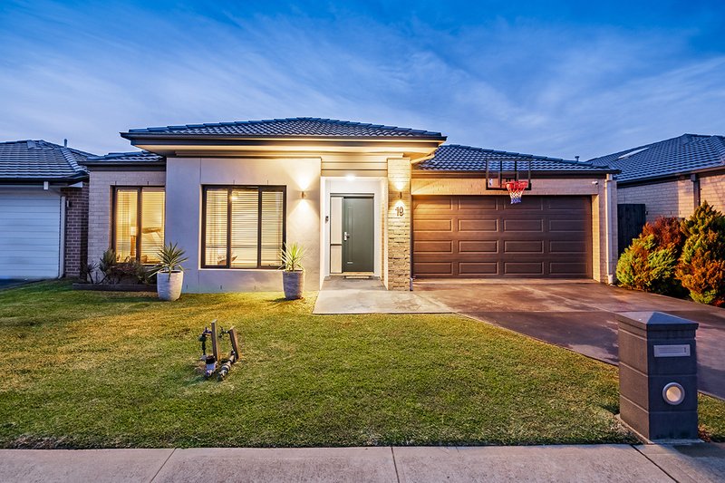 10 Monique Rose Drive, Cranbourne West VIC 3977