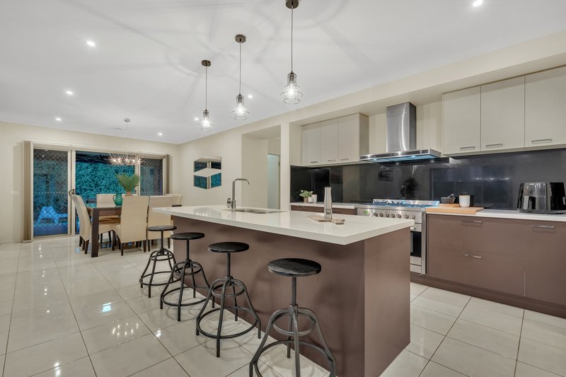 Photo - 10 Montpellier Crescent, Craigieburn VIC 3064 - Image 5