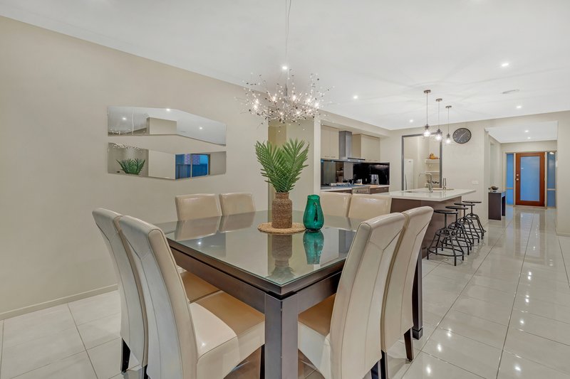 Photo - 10 Montpellier Crescent, Craigieburn VIC 3064 - Image 6