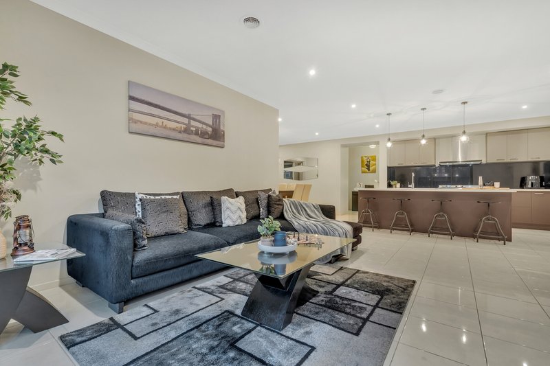 Photo - 10 Montpellier Crescent, Craigieburn VIC 3064 - Image 10