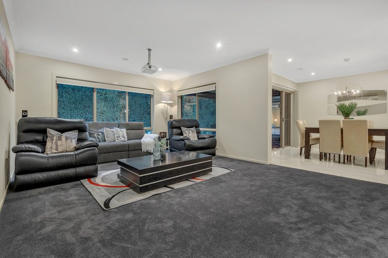 Photo - 10 Montpellier Crescent, Craigieburn VIC 3064 - Image 11