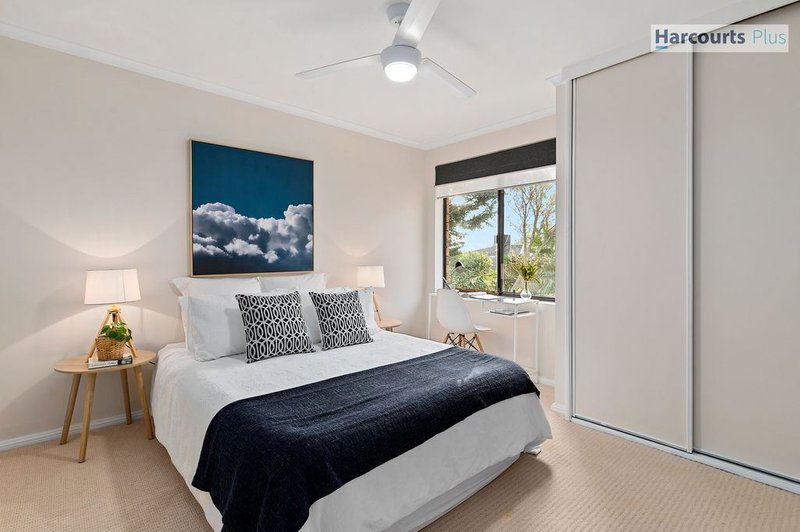 Photo - 10 Moor Crescent, Hallett Cove SA 5158 - Image 9