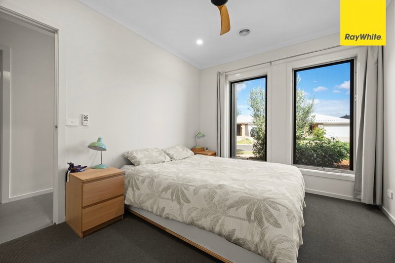 Photo - 10 Moroka Avenue, Weir Views VIC 3338 - Image 3