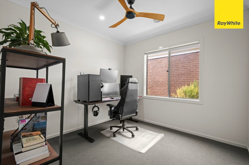 Photo - 10 Moroka Avenue, Weir Views VIC 3338 - Image 6