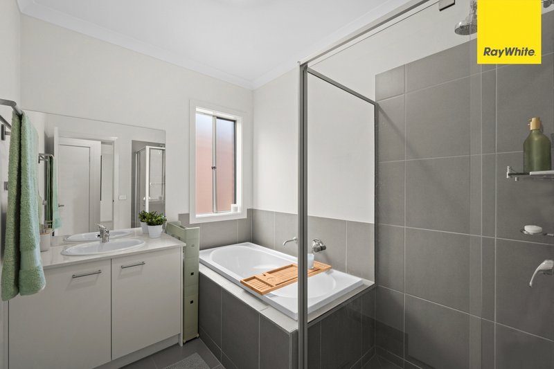 Photo - 10 Moroka Avenue, Weir Views VIC 3338 - Image 7