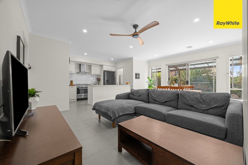 Photo - 10 Moroka Avenue, Weir Views VIC 3338 - Image 9