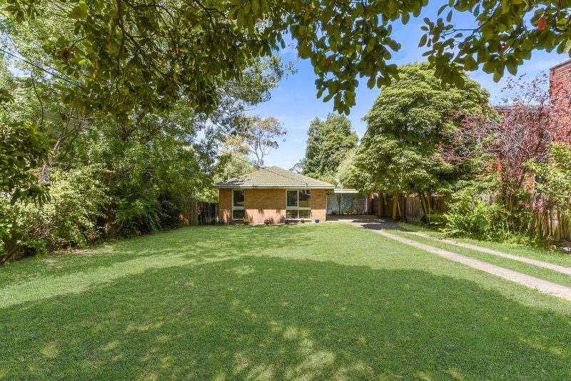 Photo - 10 Morrison Court, Mount Waverley VIC 3149 - Image 2