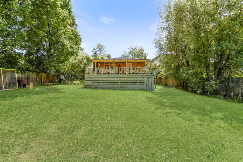 Photo - 10 Morrison Court, Mount Waverley VIC 3149 - Image 4