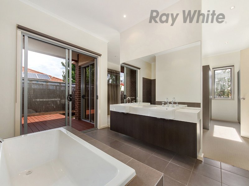 Photo - 10 Mosman Grove, Taylors Hill VIC 3037 - Image 3