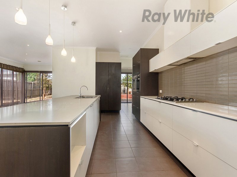 Photo - 10 Mosman Grove, Taylors Hill VIC 3037 - Image 4