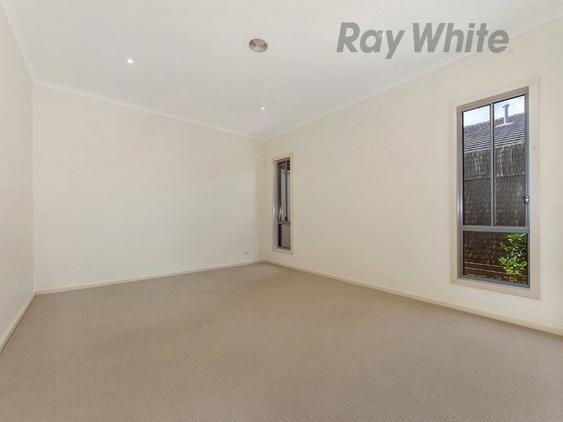 Photo - 10 Mosman Grove, Taylors Hill VIC 3037 - Image 7