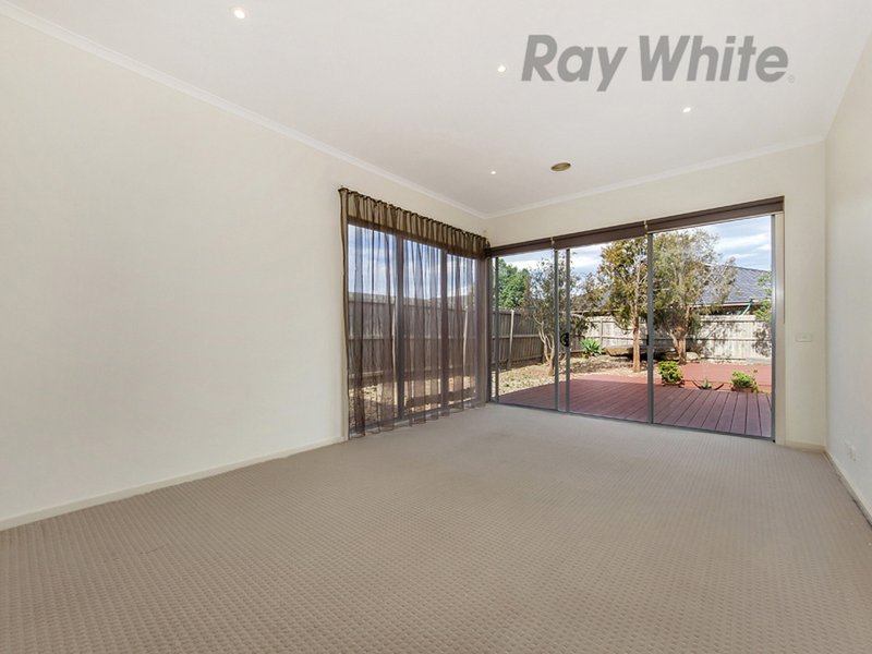 Photo - 10 Mosman Grove, Taylors Hill VIC 3037 - Image 8