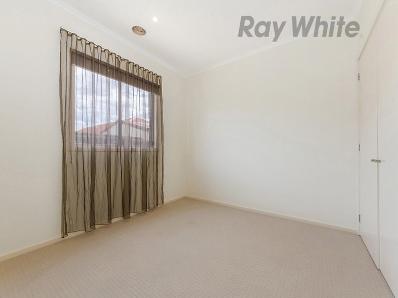 Photo - 10 Mosman Grove, Taylors Hill VIC 3037 - Image 10