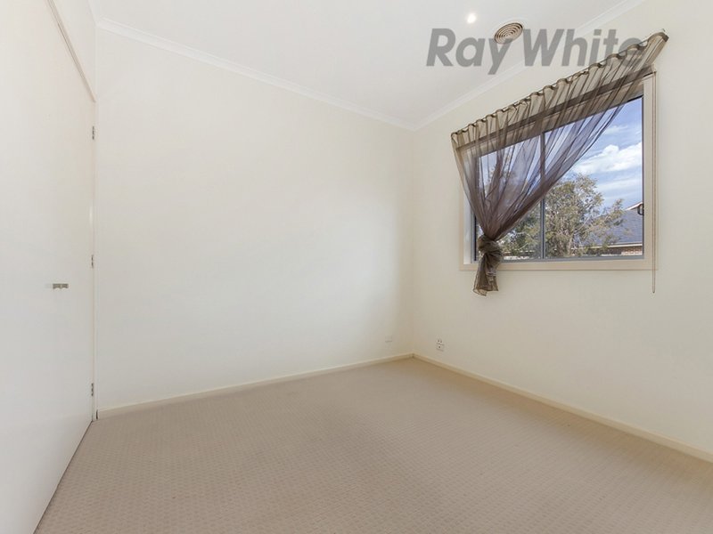 Photo - 10 Mosman Grove, Taylors Hill VIC 3037 - Image 12