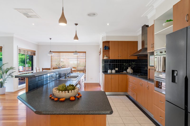 Photo - 10 Mulberry Pass, Craigieburn VIC 3064 - Image 8