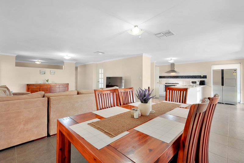 Photo - 10 Munich Link, Piara Waters WA 6112 - Image 4