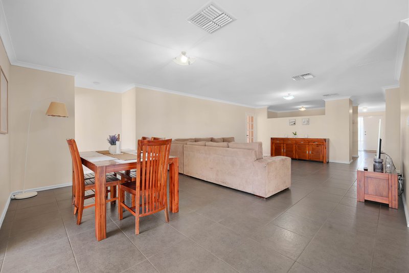 Photo - 10 Munich Link, Piara Waters WA 6112 - Image 5