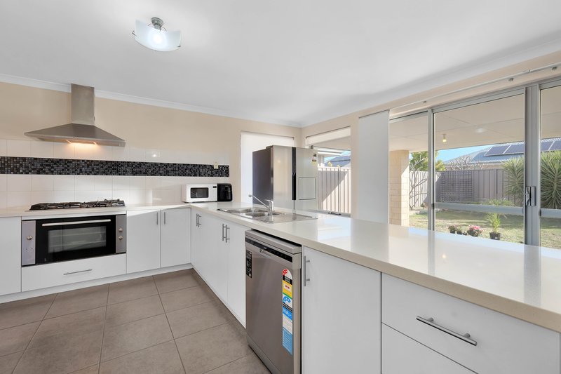 Photo - 10 Munich Link, Piara Waters WA 6112 - Image 7