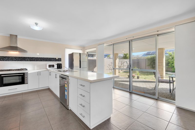 Photo - 10 Munich Link, Piara Waters WA 6112 - Image 8