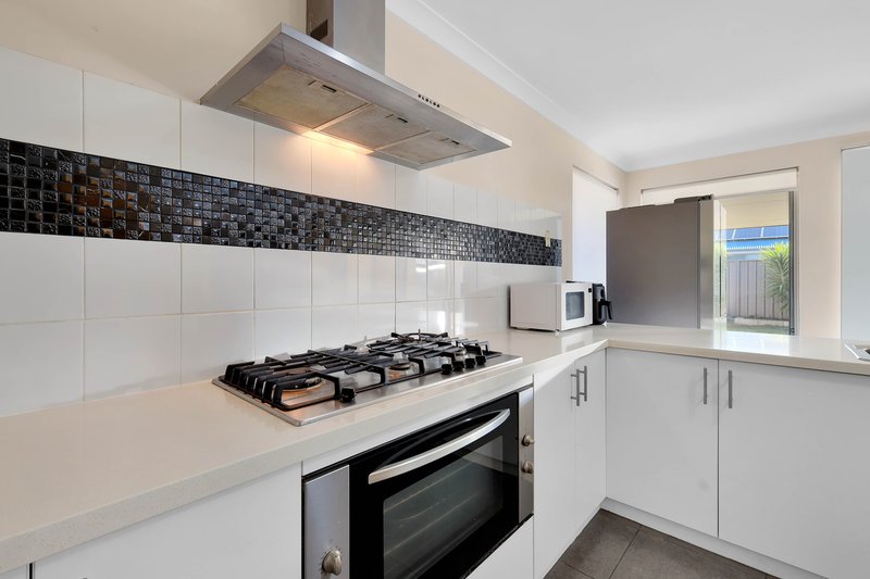Photo - 10 Munich Link, Piara Waters WA 6112 - Image 9