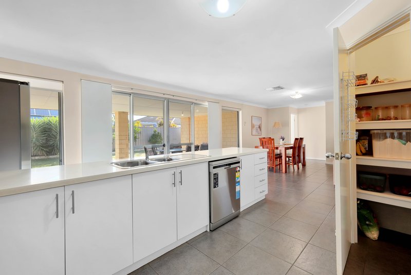 Photo - 10 Munich Link, Piara Waters WA 6112 - Image 10