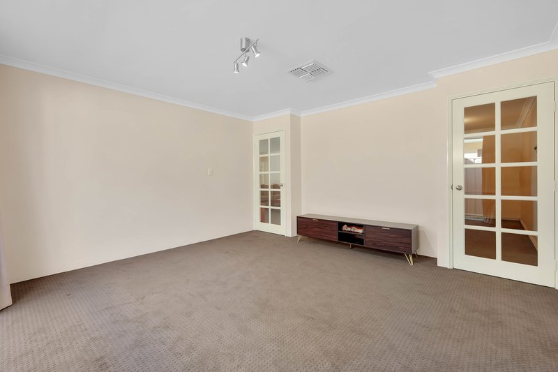 Photo - 10 Munich Link, Piara Waters WA 6112 - Image 11