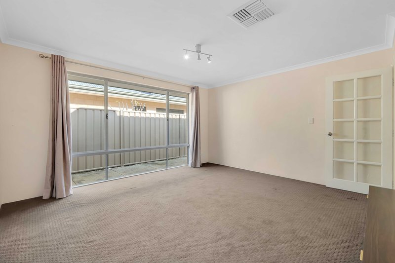 Photo - 10 Munich Link, Piara Waters WA 6112 - Image 12