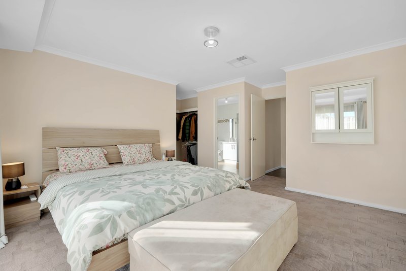 Photo - 10 Munich Link, Piara Waters WA 6112 - Image 14