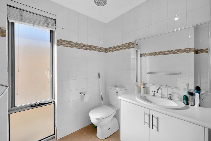 Photo - 10 Munich Link, Piara Waters WA 6112 - Image 16