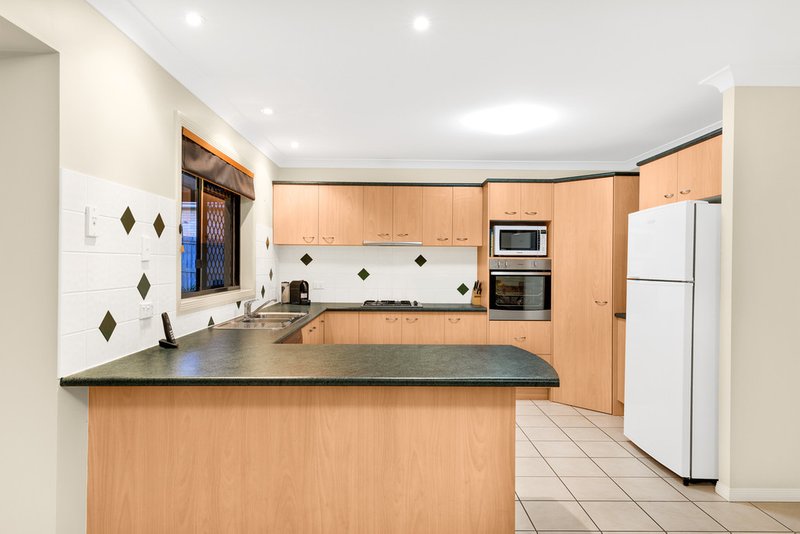 Photo - 10 Murchison Court, Murrumba Downs QLD 4503 - Image 2