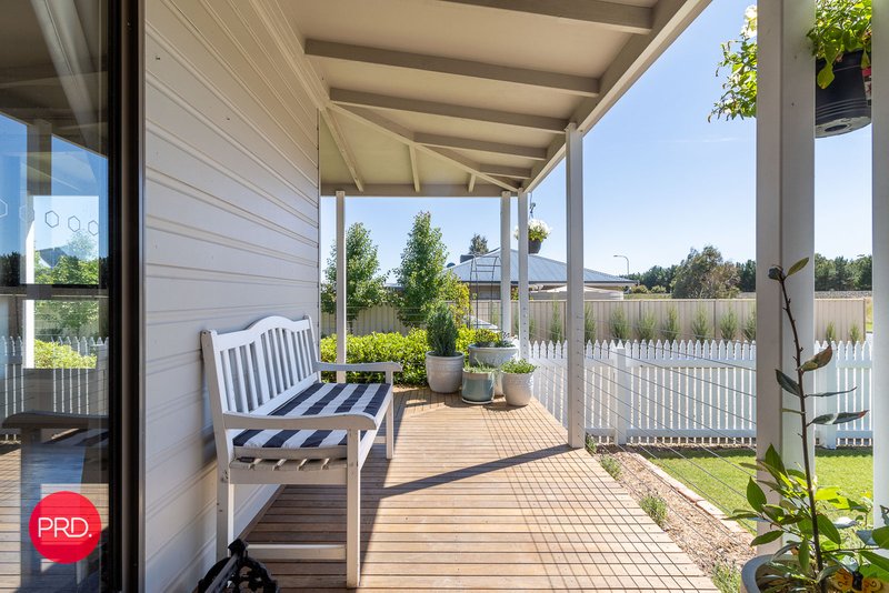 Photo - 10 Murray Grey Place, Bungendore NSW 2621 - Image 5