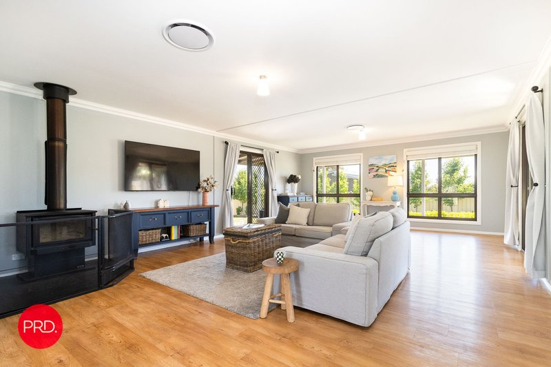 Photo - 10 Murray Grey Place, Bungendore NSW 2621 - Image 6