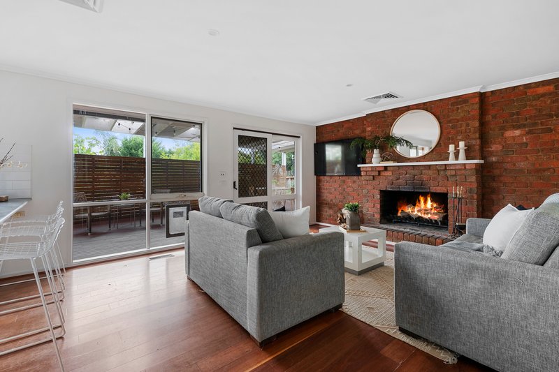 Photo - 10 Musgrove Court, Greensborough VIC 3088 - Image 3