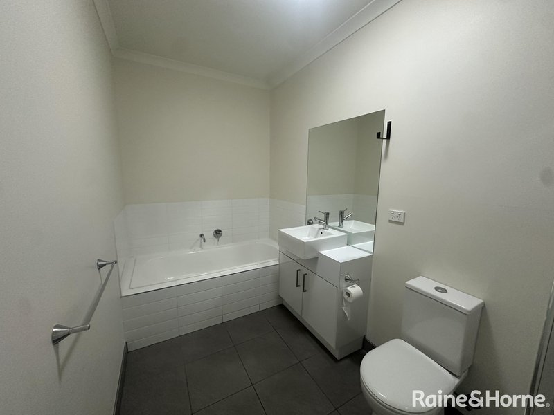 Photo - 10 Mustang Lane, Thomastown VIC 3074 - Image 6