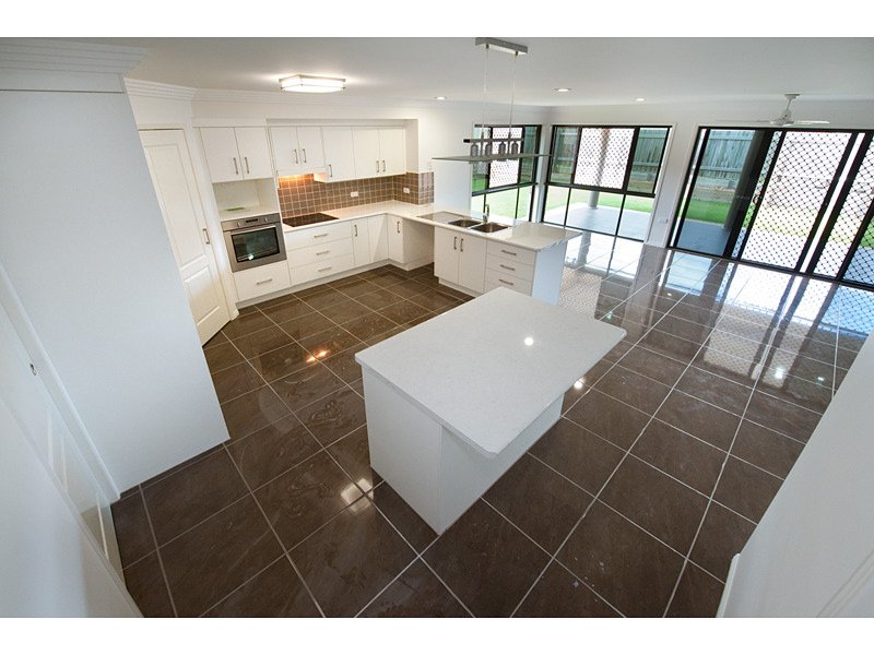 Photo - 10 Nagle Drive, Norman Gardens QLD 4701 - Image 3