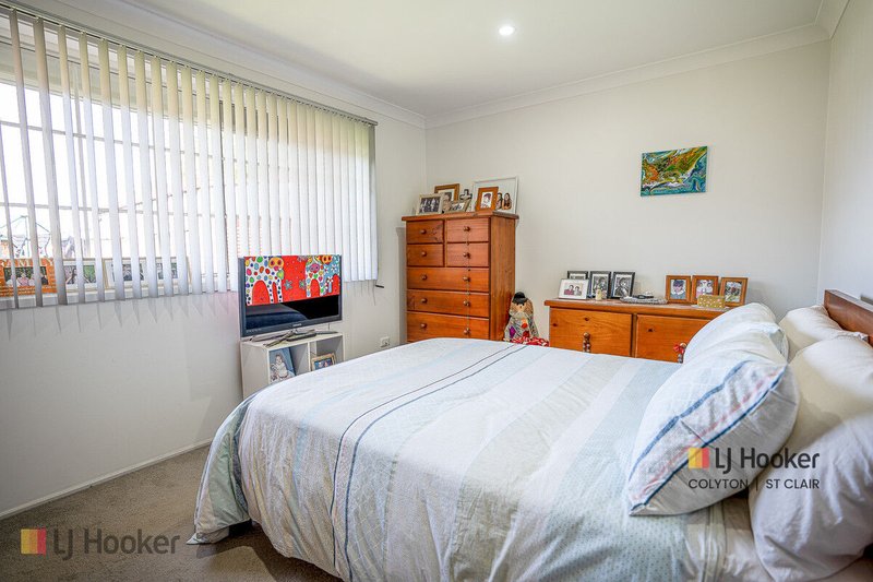 Photo - 10 Naoli Place, St Clair NSW 2759 - Image 3