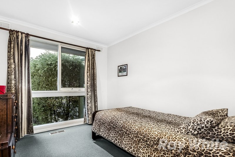 Photo - 10 Nash Drive, Mulgrave VIC 3170 - Image 7