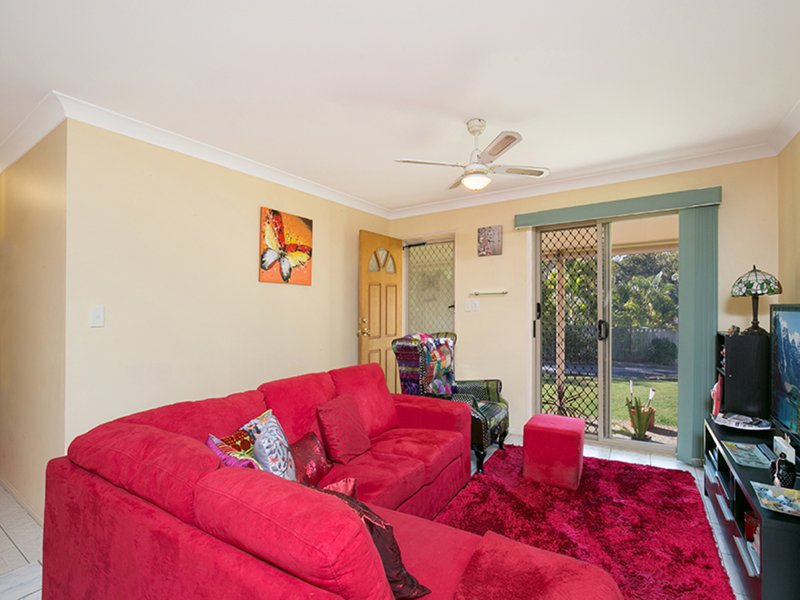 Photo - 10 Natone Crt , Edens Landing QLD 4207 - Image 4