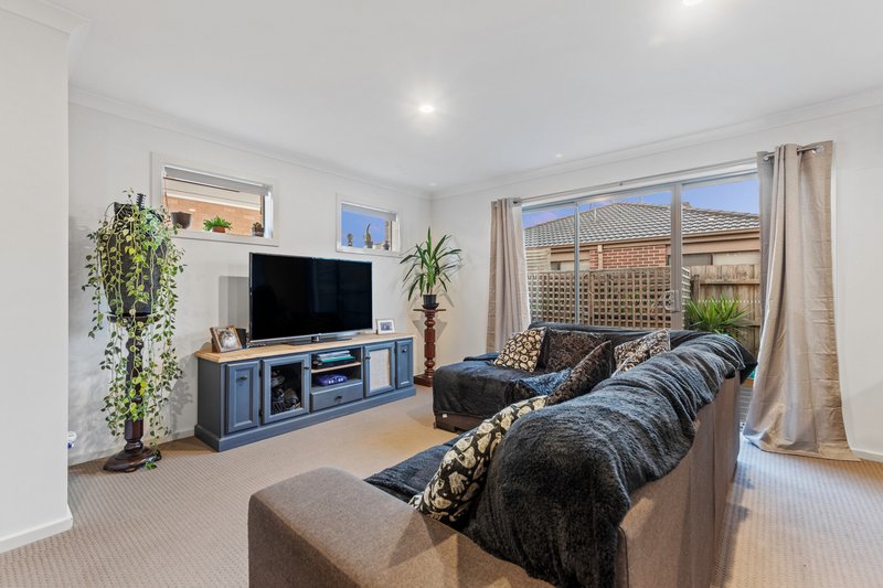 Photo - 10 Nemo Street, Pakenham VIC 3810 - Image 7