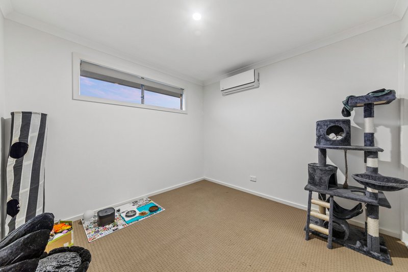 Photo - 10 Nemo Street, Pakenham VIC 3810 - Image 11