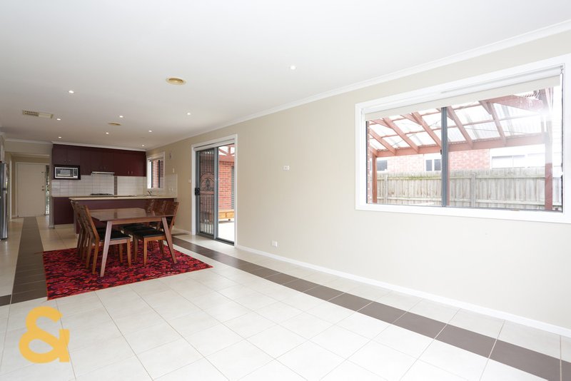 Photo - 10 Neptune Street, Roxburgh Park VIC 3064 - Image 5