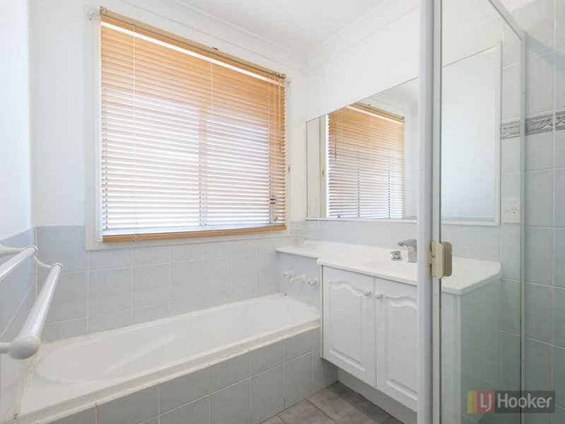 Photo - 10 Nettletree Place, Casula NSW 2170 - Image 5