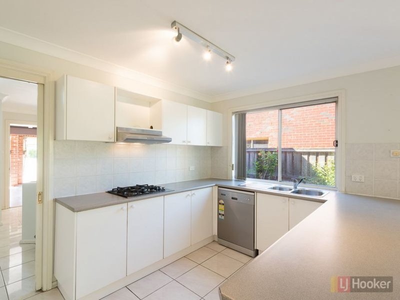 Photo - 10 Nettletree Place, Casula NSW 2170 - Image 4