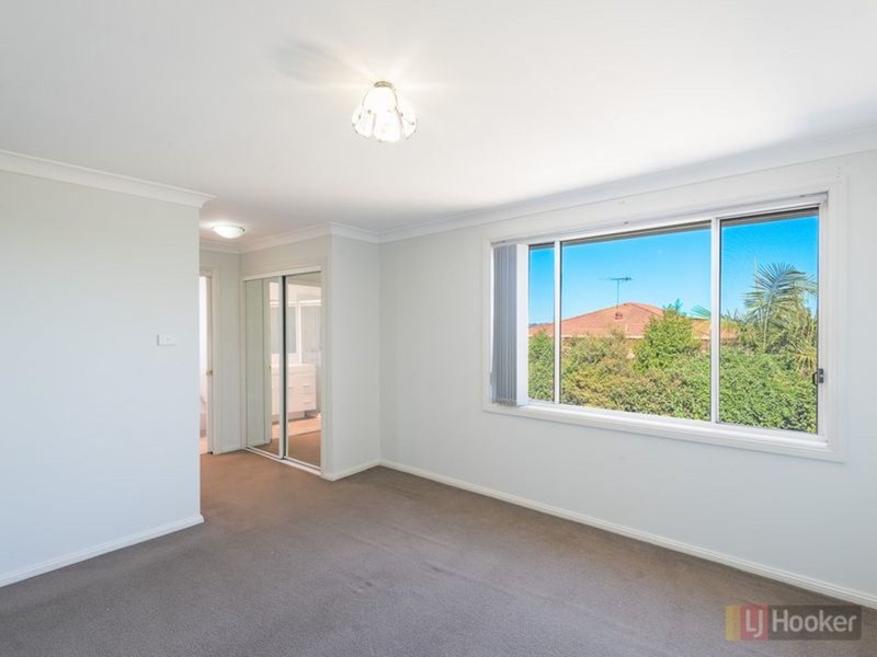 Photo - 10 Nettletree Place, Casula NSW 2170 - Image 7