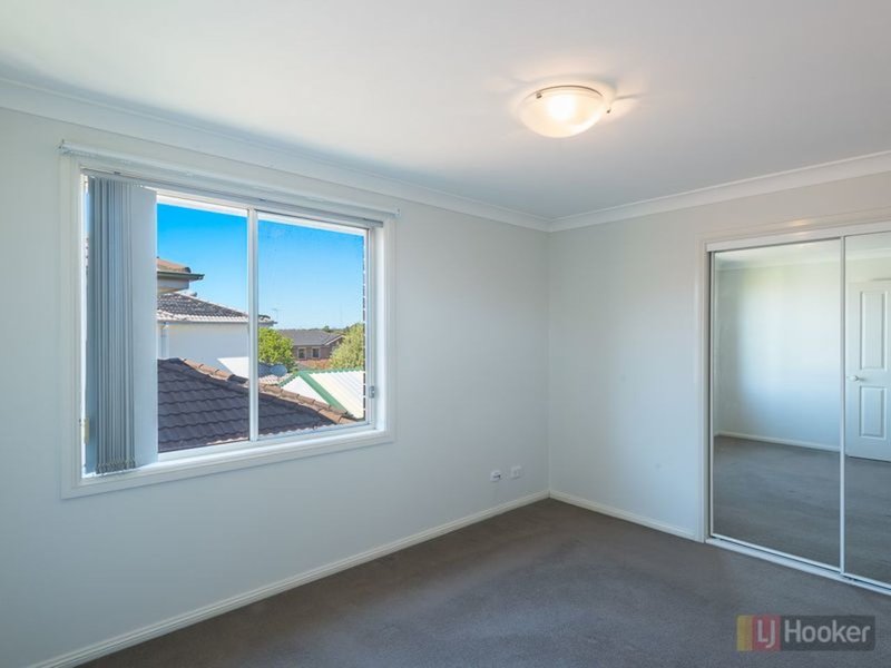 Photo - 10 Nettletree Place, Casula NSW 2170 - Image 9