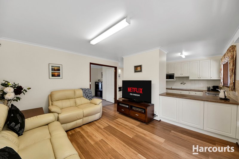 Photo - 10 Nevis Court, Vermont South VIC 3133 - Image 4