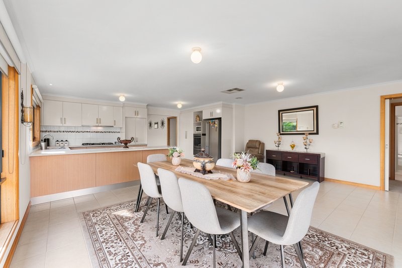 Photo - 10 Nighthawk Boulevard, South Morang VIC 3752 - Image 7