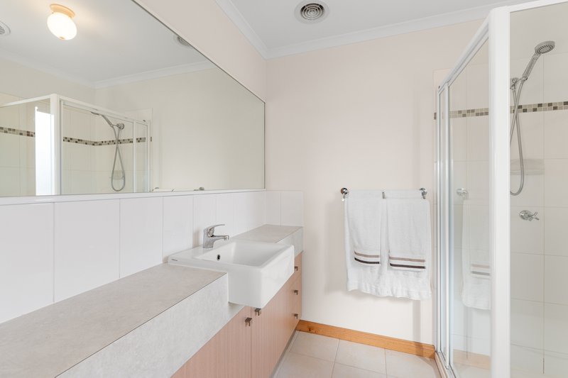 Photo - 10 Nighthawk Boulevard, South Morang VIC 3752 - Image 12