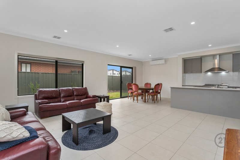 Photo - 10 Nile Drive, Truganina VIC 3029 - Image 10