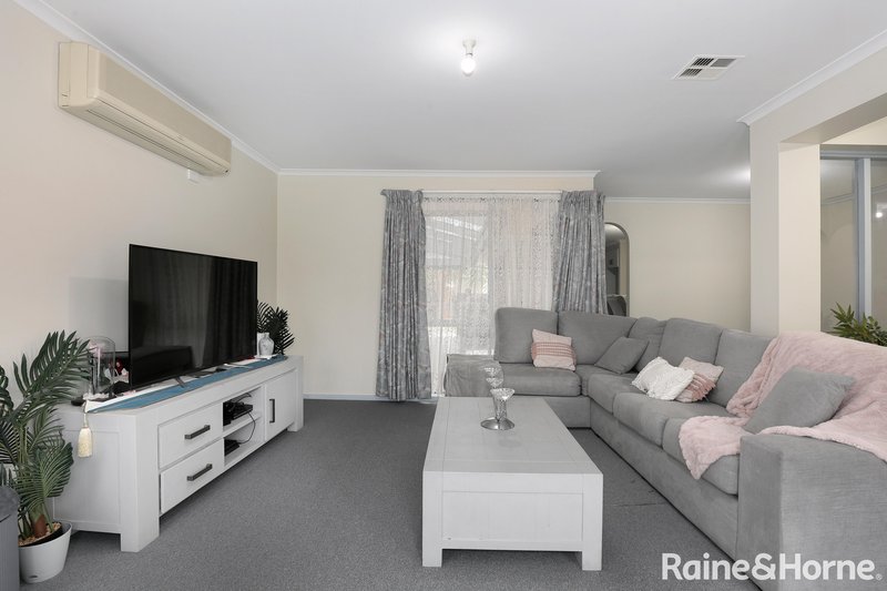 Photo - 10 Nixon Court, Roxburgh Park VIC 3064 - Image 2